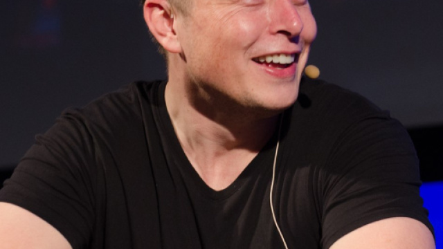 In alto, uno degli imprenditori più influenti del pianeta, Elon Musk