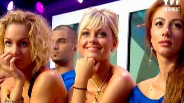 La blogueuse Caroline Receveur et son compagnon Hugo Philip attendent leur premier enfant.