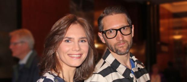 Amanda Knox with her live-in partner author Christopher Robinson :image-NYC News ... - mycitypaper.com Amanda Knox with her live-in partner author Christopher Robinson :image-NYC News ... - mycitypaper.com