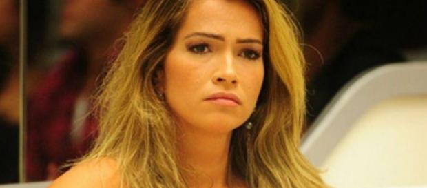 Ex-BBB acabou surpreendendo muita gente ao surgir sem roupa em ensaio sensual. Ex-BBB acabou surpreendendo muita gente ao surgir sem roupa em ensaio sensual.
