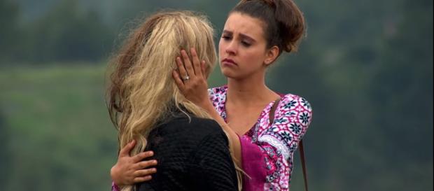 Fernanda encontra Camila e se emociona Fernanda encontra Camila e se emociona