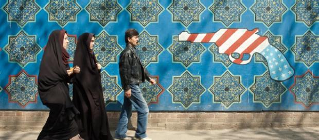 Iranianos não confiam nos EUA. Foto: Antiga embaixada dos EUA em Teerã/Kamyar Adl https://creativecommons.org/licenses/by/2.0/ Iranianos não confiam nos EUA. Foto: Antiga embaixada dos EUA em Teerã/Kamyar Adl https://creativecommons.org/licenses/by/2.0/