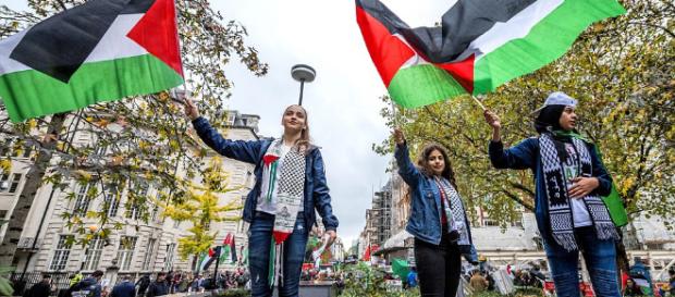Palestinian protesters demand equal rights on London march | Daily ... - dailymail.co.uk Palestinian protesters demand equal rights on London march | Daily ... - dailymail.co.uk