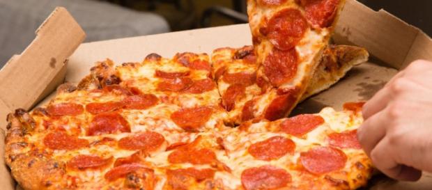 Papa John's y Pizza Hut quienes se están metiendo en las grandes ofertas para el Super Bowl. Papa John's y Pizza Hut quienes se están metiendo en las grandes ofertas para el Super Bowl.
