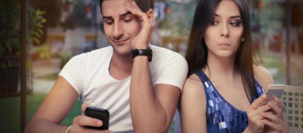 Las personas aprovechan las redes sociales para controlar a los demás Las personas aprovechan las redes sociales para controlar a los demás