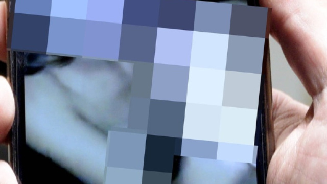 14enne costretta a fare foto e video hot (Fonte: Il Mattino)