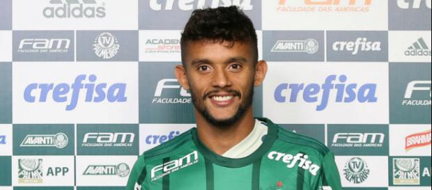 Gustavo Scarpa fez sua estreia no clássico contra o Santos Gustavo Scarpa fez sua estreia no clássico contra o Santos