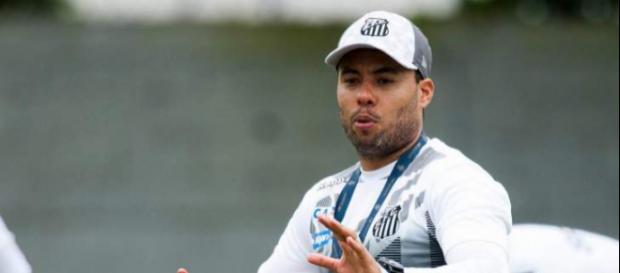 Jair terá que quebrar a cabeça para montar o time do Santos. (Foto Reprodução). Jair terá que quebrar a cabeça para montar o time do Santos. (Foto Reprodução).