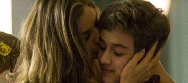 Livia abusará de Tomaz para que ele se afaste de Clara Livia abusará de Tomaz para que ele se afaste de Clara