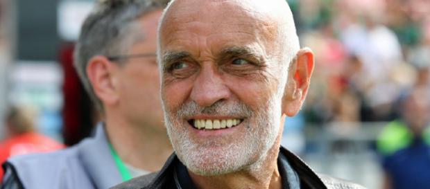 Martin Kind vor der Übernahme von Hannover 96 (Quelle: kicker.de) Martin Kind vor der Übernahme von Hannover 96 (Quelle: kicker.de)