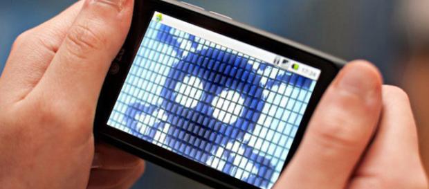 Porno dal telefonino? Fate attenzione Porno dal telefonino? Fate attenzione