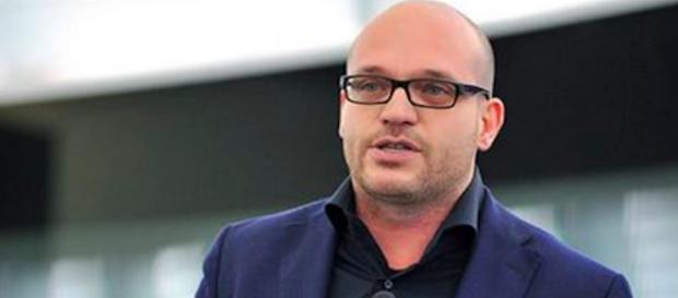 Profughi e droga sui Bastioni, interviene Lorenzo Fontana ... - veronasera.it Profughi e droga sui Bastioni, interviene Lorenzo Fontana ... - veronasera.it