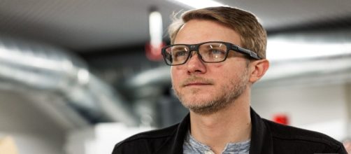 Características de las nuevas gafas inteligentes de Intel - theverge.com