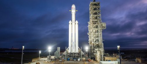 Il vettore Falcon Heavy sulla rampa