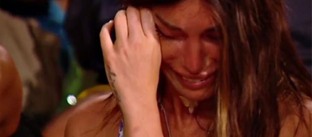 Bianca Atzei in lacrime per Max Biaggi Bianca Atzei in lacrime per Max Biaggi