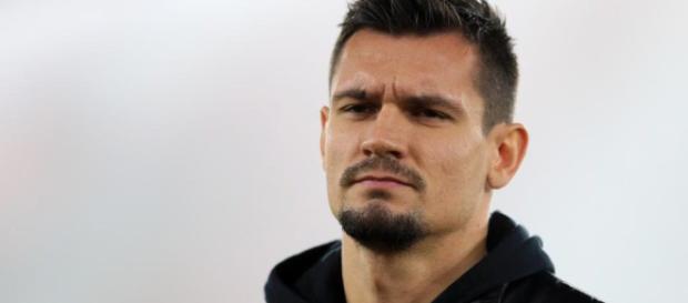 Dejan Lovren es un jugador profesional Dejan Lovren es un jugador profesional
