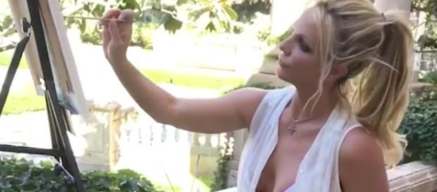 image source-http://www.bravotv.co.nz/wp-content/uploads/2017/11/britney-painting.jpg image source-http://www.bravotv.co.nz/wp-content/uploads/2017/11/britney-painting.jpg