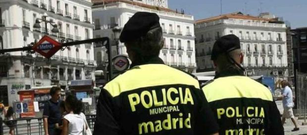 La policía investiga por qué se agotaron las entradas de U2 (Madrid, España) La policía investiga por qué se agotaron las entradas de U2 (Madrid, España)