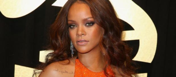 Rihanna é reconhecida como uma das mais belas e talentosas mulheres do mundo artístico. Rihanna é reconhecida como uma das mais belas e talentosas mulheres do mundo artístico.