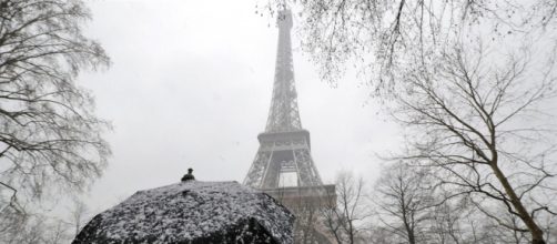El temporal de nieve registrado en París ha dejado al país colapsado. No había ocurrido una nevada tan fuerte, desde hace 30 años