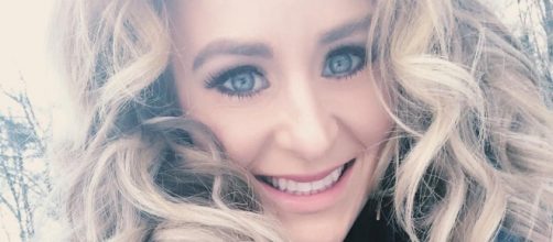 Leah Messer takes a selfie. [Photo via Facebook]