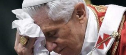 Papa Benedetto XVI negli ultimi giorni del suo pontificato (fonte blitzquotidiano.it).