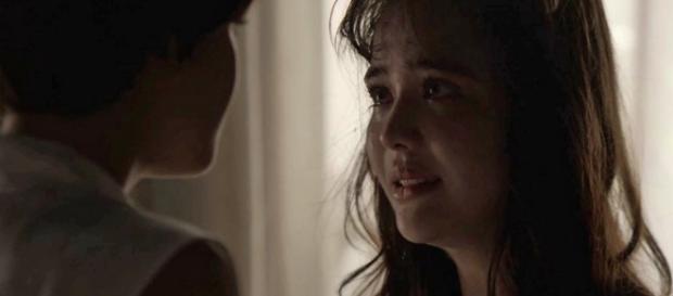 Laura (Bella Piero) assustada após sessão de hipnose em cena de ''O Outro Lado do Paraíso'' Laura (Bella Piero) assustada após sessão de hipnose em cena de ''O Outro Lado do Paraíso''