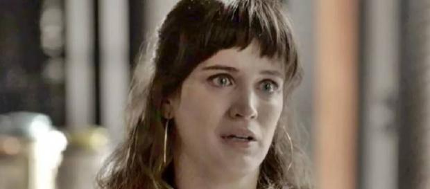 'O outro lado do paraíso': Clara chora ao saber de morte 'O outro lado do paraíso': Clara chora ao saber de morte