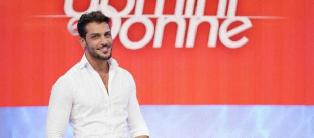 Uomini e Donne: c’è già la scelta di Mariano Catanzaro. Uomini e Donne: c’è già la scelta di Mariano Catanzaro.
