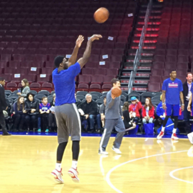 Joel Embiid à l'entraînement avec son équipe des 76ers