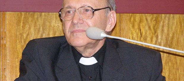 Cientista cria teoria que prova a existência de Deus e ganha prêmio Cientista cria teoria que prova a existência de Deus e ganha prêmio
