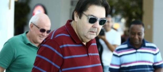 Fausto Silva passa por cirurgia no Hospital Albert Einstein Fausto Silva passa por cirurgia no Hospital Albert Einstein