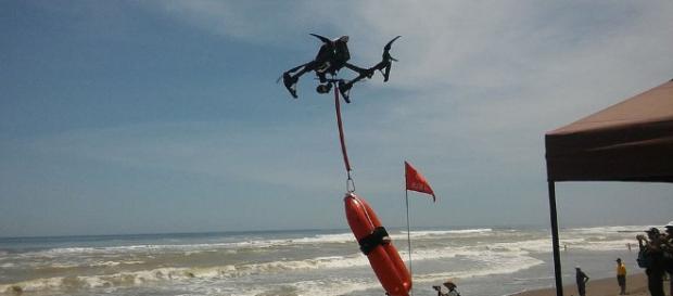 Los drones haciendo labor de rescate en el mar Los drones haciendo labor de rescate en el mar