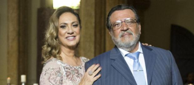 Nadia descobre amante de seu marido e bate nos dois Nadia descobre amante de seu marido e bate nos dois