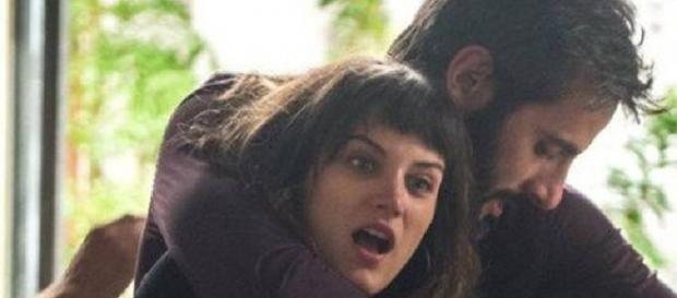 Vinícius vai tentar matar Clara e ele será salva por quem menos espera Vinícius vai tentar matar Clara e ele será salva por quem menos espera