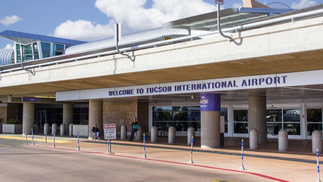 Arizona, neonato abbandonato all'aeroporto di Tucson.