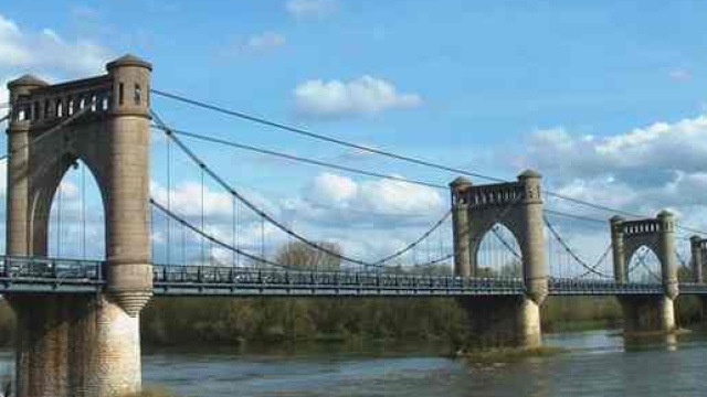 Pont de Langeais : Charlène et Benoît de Secret Story 11 ont sauvé un jeune homme suicidaire.