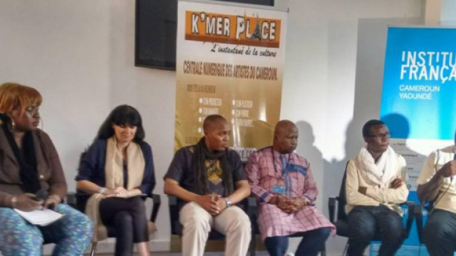 Table ronde concernant la grande centrale numérique des artistes du Cameroun (c) Odile Pahai