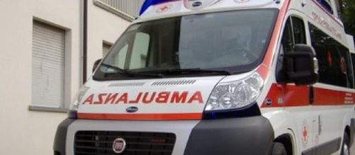 Tragedia familiare: bimbo di otto anni si impicca con una sciarpa