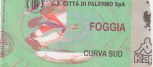 Un biglietto di Curva Sud per Palermo-Foggia della stagione 1998/99
