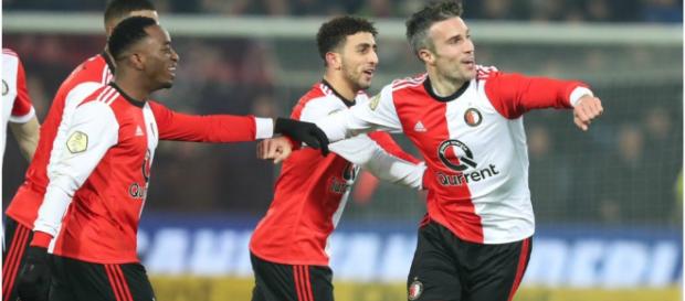 Antuna participa en la exhibición de Van Persie y el Feyenoord ... - marca.com Antuna participa en la exhibición de Van Persie y el Feyenoord ... - marca.com