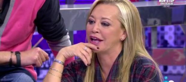 Belén Esteban se quema la mano. Belén Esteban se quema la mano.