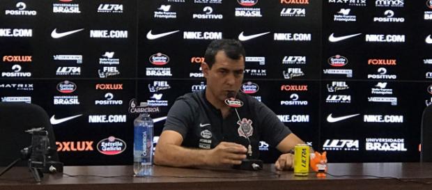 Carille deu entrevista coletiva após o treino Carille deu entrevista coletiva após o treino