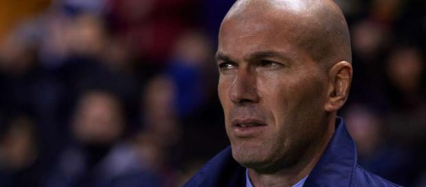 El entrenador en jefe del Real Madrid, Zinedine Zidane, desestimó las especulaciones El entrenador en jefe del Real Madrid, Zinedine Zidane, desestimó las especulaciones