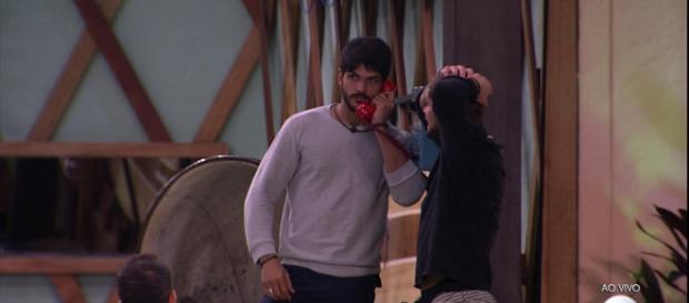 Lucas atende ao Big Phone e manda participante ao paredão. (Foto Reprodução). Lucas atende ao Big Phone e manda participante ao paredão. (Foto Reprodução).