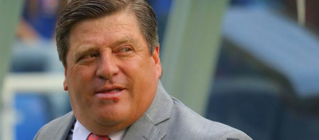 Miguel Herrera no podrá contar con Carlos Vargas para el duelo contra Tigres. Miguel Herrera no podrá contar con Carlos Vargas para el duelo contra Tigres.