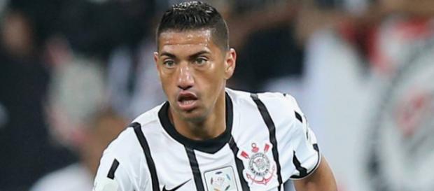O jogador é apelidado, pela torcida, como Pit bull O jogador é apelidado, pela torcida, como Pit bull