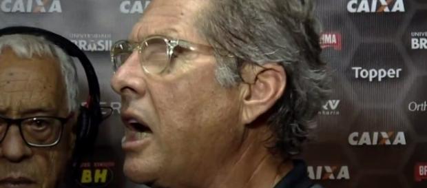 Oswaldo se irritou durante sua última entrevista Oswaldo se irritou durante sua última entrevista