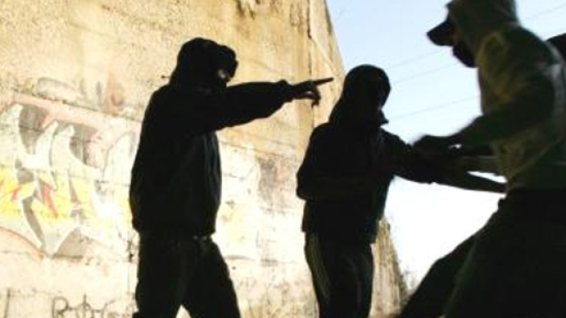 Carpi: branco di bulli pesta a sangue un minorenne