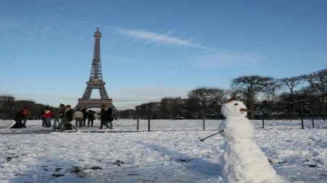 Neige en Île-de-France : 27 départements en alerte et des usines en arrêt technique